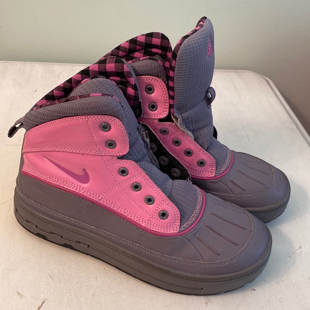 Nike grey/ pink kids boots